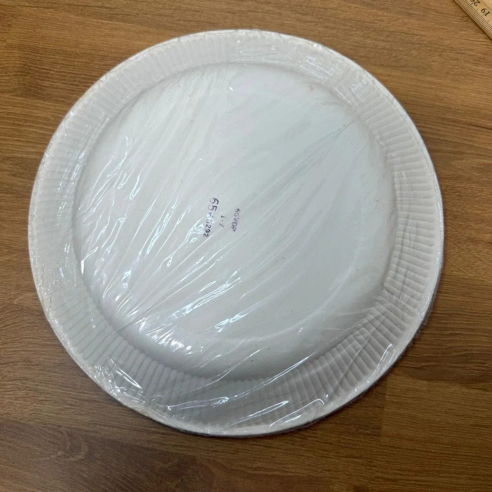 Vintage Hallmark Valentine Heart Paper Plates Red White 9 Inch 6 Count Sealed